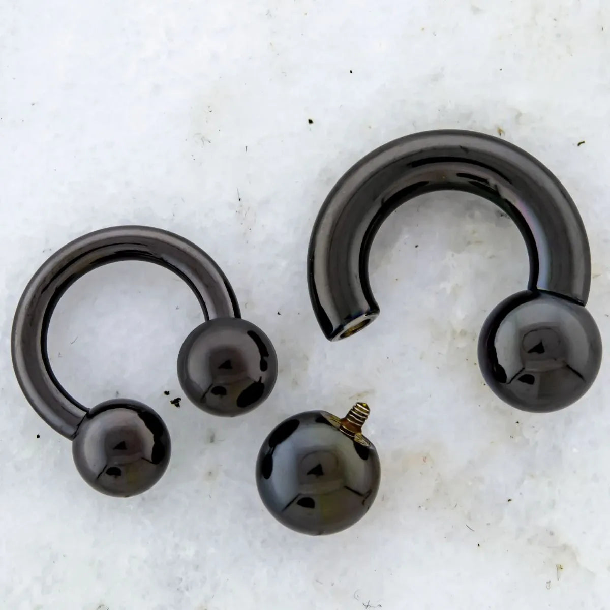 2G-8G Black Internally Threaded Horseshoes - Pierced Addiction