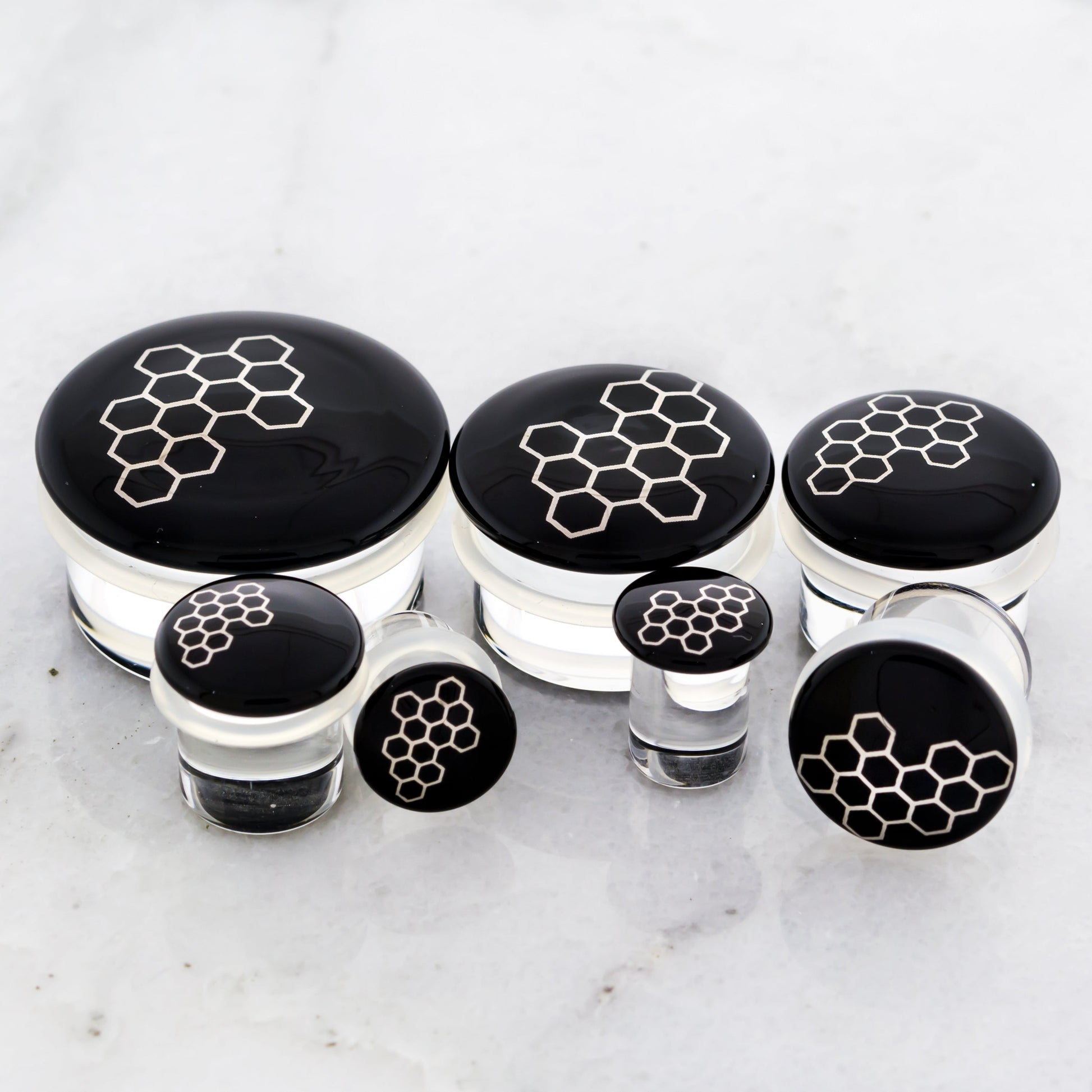 Single Flare Black Glass Plug w/ Silver Honeycomb Decal – 7/16"–1" - Pierced Addiction