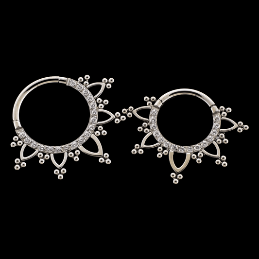 Evangeline - 16G Titanium Hinged Ring