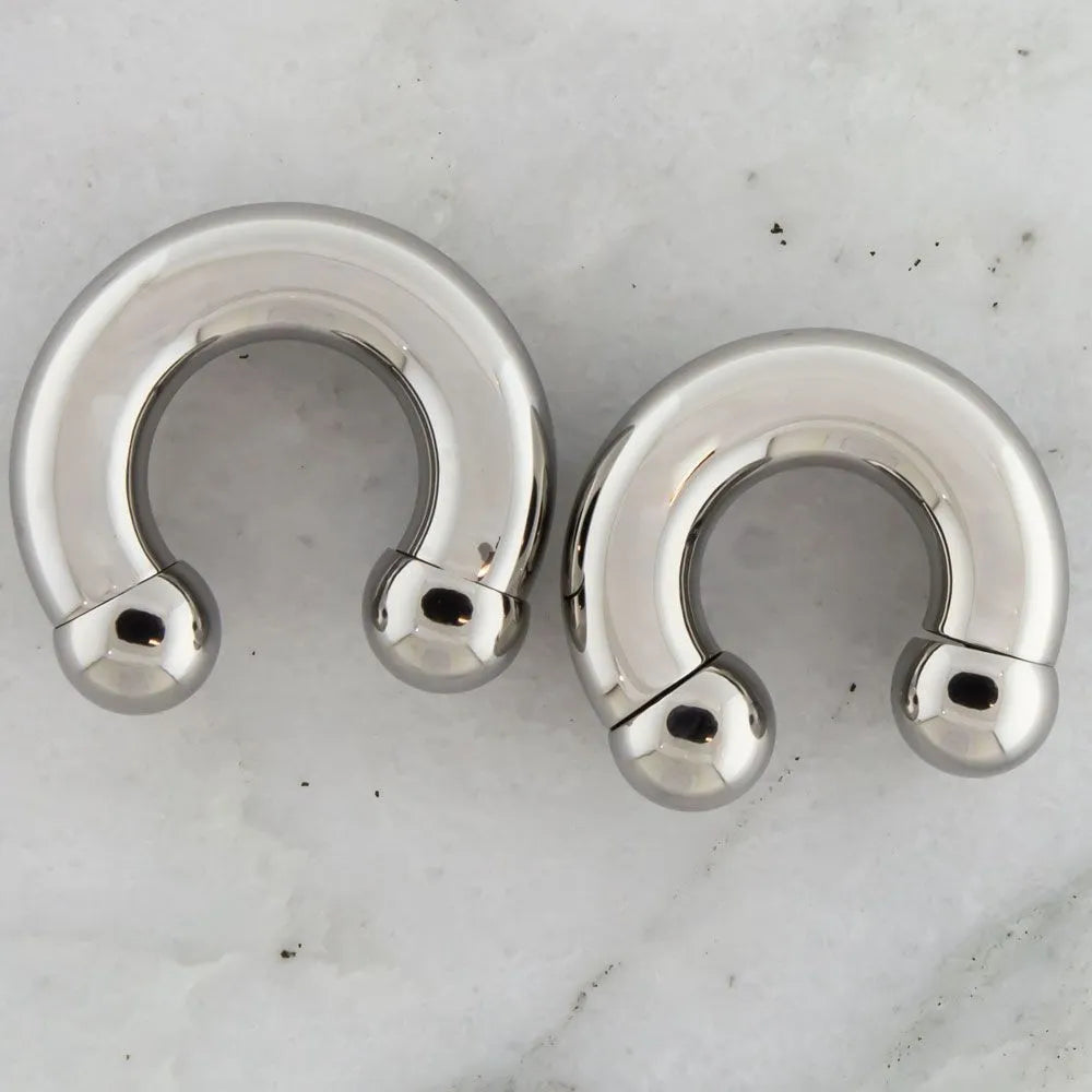 00G Steel Internally Threaded Horseshoes w/ Balls - Pierced Addiction